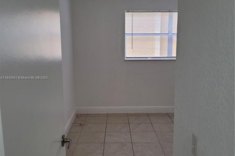 Copropriété à louer à Tamarac, Floride: 2 chambres, 78.04 m2 № 1806506 - photo 18