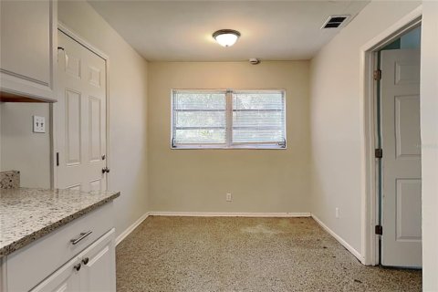 Villa ou maison à louer à Tampa, Floride: 3 chambres, 91.6 m2 № 2415487 - photo 2