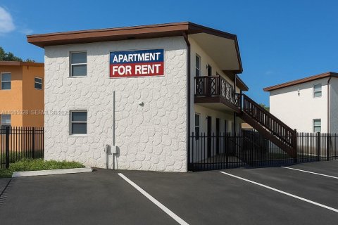 Villa ou maison à louer à Fort Lauderdale, Floride: 2 chambres, 875.42 m2 № 2027512 - photo 3