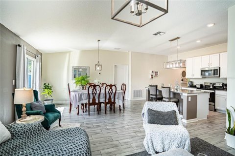 Casa en venta en Haines City, Florida, 3 dormitorios, 193.24 m2 № 1508611 - foto 11