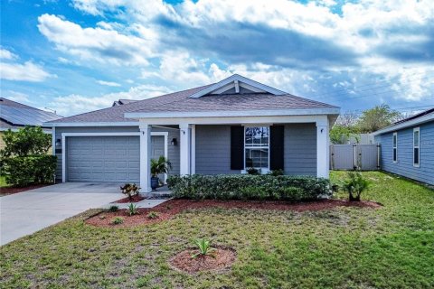 Casa en venta en Haines City, Florida, 3 dormitorios, 193.24 m2 № 1508611 - foto 1