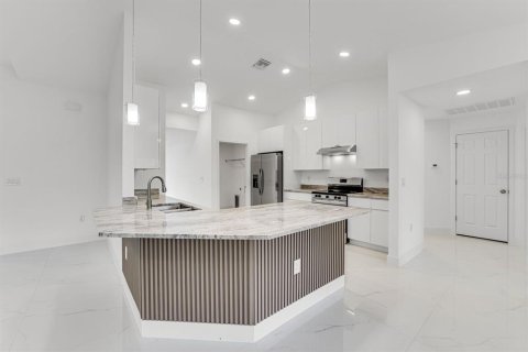 Casa en venta en Lehigh Acres, Florida, 4 dormitorios, 272.2 m2 № 2218252 - foto 8