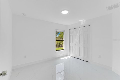 Casa en venta en Lehigh Acres, Florida, 4 dormitorios, 272.2 m2 № 2218252 - foto 13