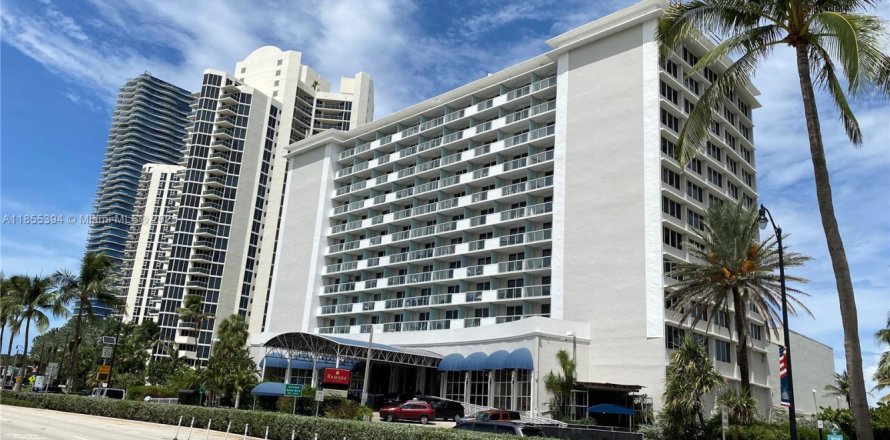 Studio à Condo à Sunny Isles Beach, Floride  № 1882270