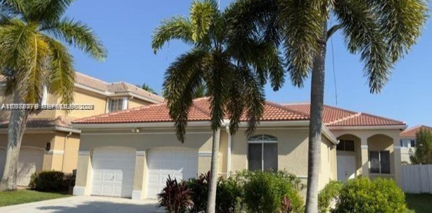 Casa en Weston, Florida 4 dormitorios, 209.49 m2 № 2044637