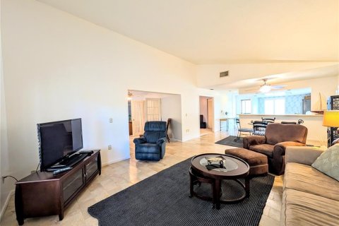 House in Bradenton, Florida 3 bedrooms, 171.59 sq.m. № 2152030 - photo 14