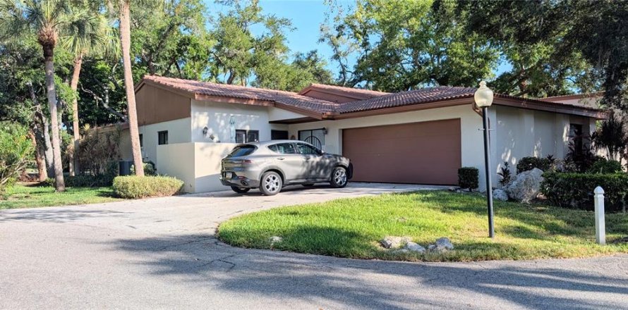 House in Bradenton, Florida 3 bedrooms, 171.59 sq.m. № 2152030
