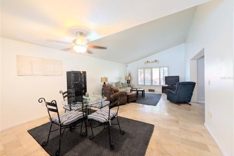 House in Bradenton, Florida 3 bedrooms, 171.59 sq.m. № 2152030 - photo 12