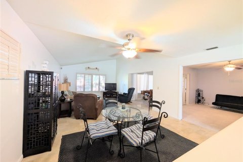 House in Bradenton, Florida 3 bedrooms, 171.59 sq.m. № 2152030 - photo 13