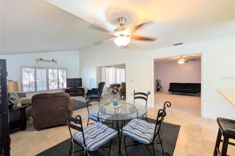 House in Bradenton, Florida 3 bedrooms, 171.59 sq.m. № 2152030 - photo 11