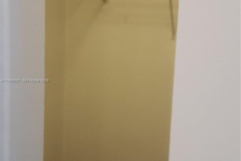 Copropriété à louer à Oakland Park, Floride: 2 chambres, 84.54 m2 № 2043230 - photo 8