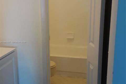 Copropriété à louer à Oakland Park, Floride: 2 chambres, 84.54 m2 № 2043230 - photo 5