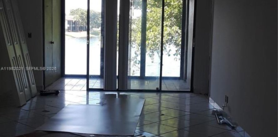 Condo à Oakland Park, Floride, 2 chambres  № 2043230