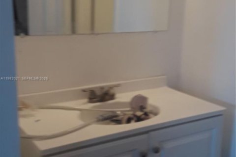 Copropriété à louer à Oakland Park, Floride: 2 chambres, 84.54 m2 № 2043230 - photo 6