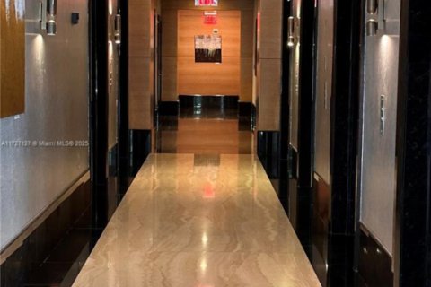 Condo in Miami, Florida, 1 bedroom  № 1709409 - photo 26