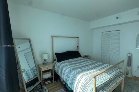 Condo in Miami, Florida, 1 bedroom  № 1709409 - photo 11