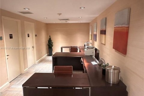 Condo in Miami, Florida, 1 bedroom  № 1709409 - photo 25