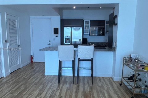 Condo in Miami, Florida, 1 bedroom  № 1709409 - photo 3
