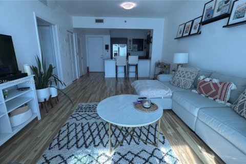 Condo in Miami, Florida, 1 bedroom  № 1709409 - photo 1