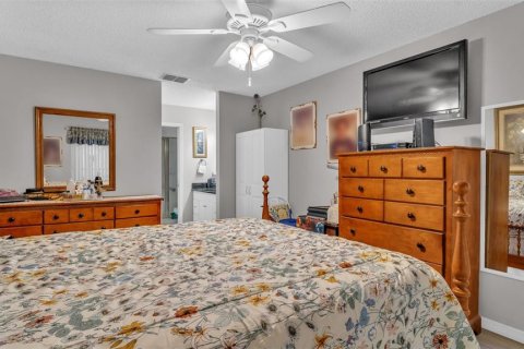 Condo in Hudson, Florida, 2 bedrooms № 2195591 - photo 11