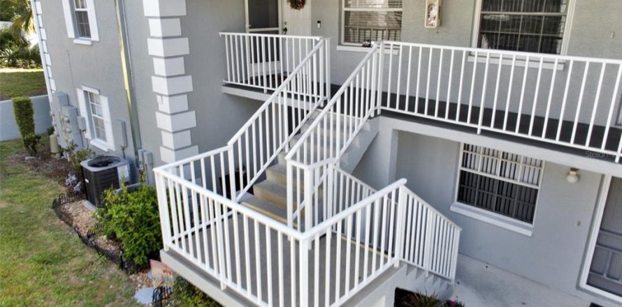 Condo in Hudson, Florida, 2 bedrooms № 2195591