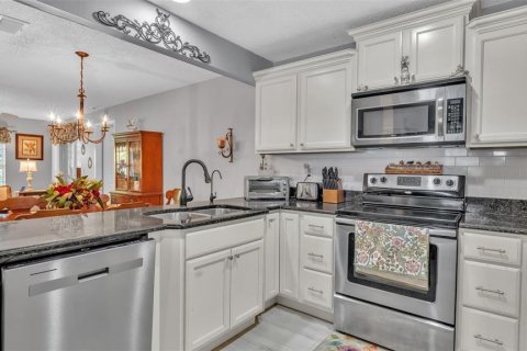Condo in Hudson, Florida, 2 bedrooms № 2195591 - photo 8