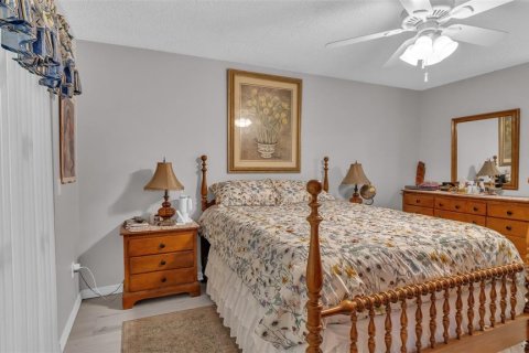 Condo in Hudson, Florida, 2 bedrooms № 2195591 - photo 10