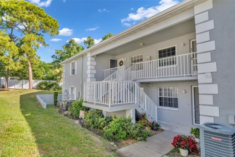 Condo in Hudson, Florida, 2 bedrooms № 2195591 - photo 19