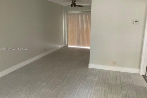House in Fort Lauderdale, Florida 1 bedroom, 69.68 sq.m. № 2062641 - photo 3