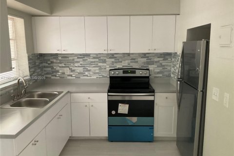 House in Fort Lauderdale, Florida 1 bedroom, 69.68 sq.m. № 2062641 - photo 2