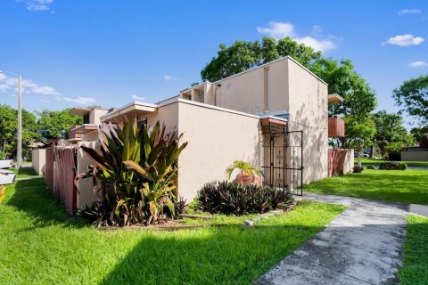 Townhouse in Miami, Florida 2 bedrooms, 98.1 sq.m. № 2387201 - photo 10