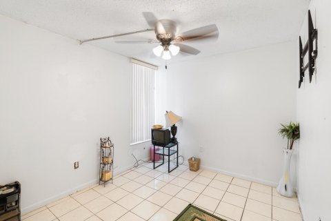 Townhouse in Miami, Florida 2 bedrooms, 98.1 sq.m. № 2387201 - photo 20
