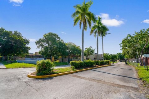 Townhouse in Miami, Florida 2 bedrooms, 98.1 sq.m. № 2387201 - photo 3