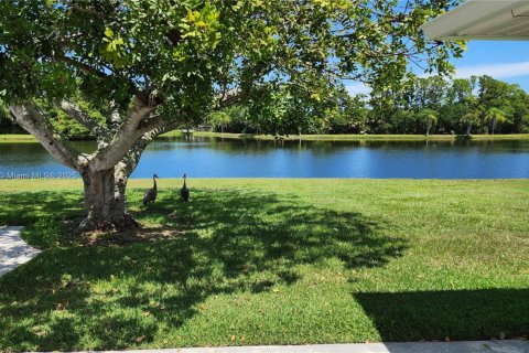 House in Stuart, Florida 3 bedrooms, 141.86 sq.m. № 1892637 - photo 22