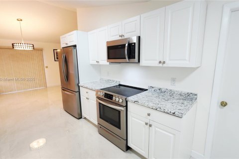 House in Stuart, Florida 3 bedrooms, 141.86 sq.m. № 1892637 - photo 20