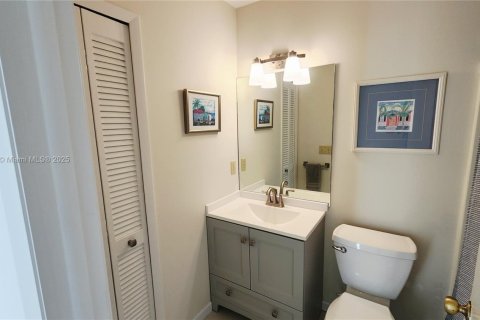 House in Stuart, Florida 3 bedrooms, 141.86 sq.m. № 1892637 - photo 10
