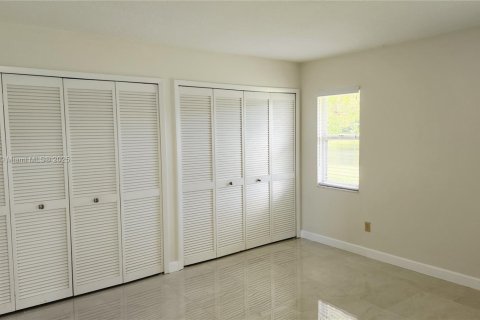 House in Stuart, Florida 3 bedrooms, 141.86 sq.m. № 1892637 - photo 8