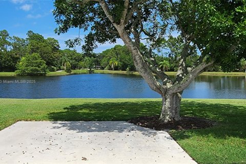 House in Stuart, Florida 3 bedrooms, 141.86 sq.m. № 1892637 - photo 21