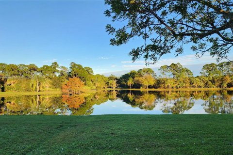 House in Stuart, Florida 3 bedrooms, 141.86 sq.m. № 1892637 - photo 23