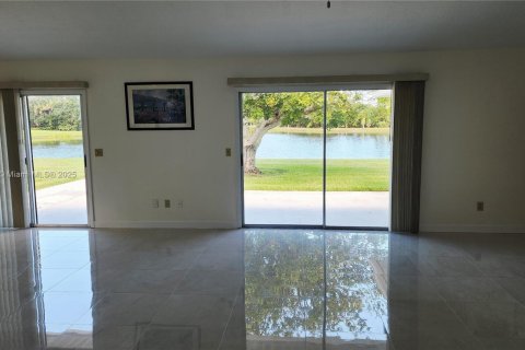 House in Stuart, Florida 3 bedrooms, 141.86 sq.m. № 1892637 - photo 13