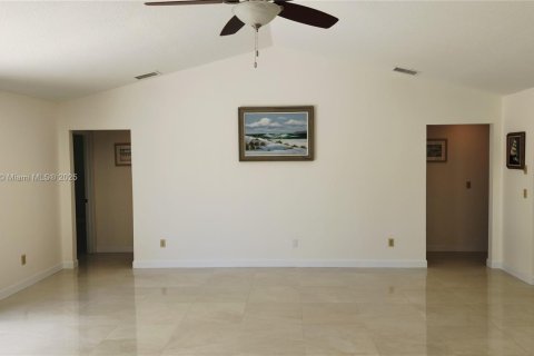 House in Stuart, Florida 3 bedrooms, 141.86 sq.m. № 1892637 - photo 11