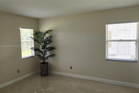 House in Stuart, Florida 3 bedrooms, 141.86 sq.m. № 1892637 - photo 5