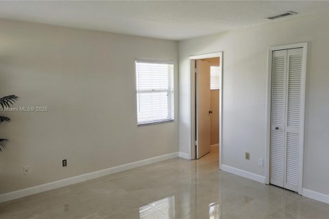 House in Stuart, Florida 3 bedrooms, 141.86 sq.m. № 1892637 - photo 7
