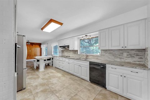 House in Dunedin, Florida 4 bedrooms, 215.81 sq.m. № 1909003 - photo 11