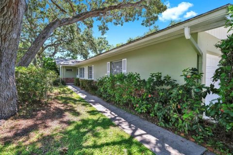 House in Dunedin, Florida 4 bedrooms, 215.81 sq.m. № 1909003 - photo 5