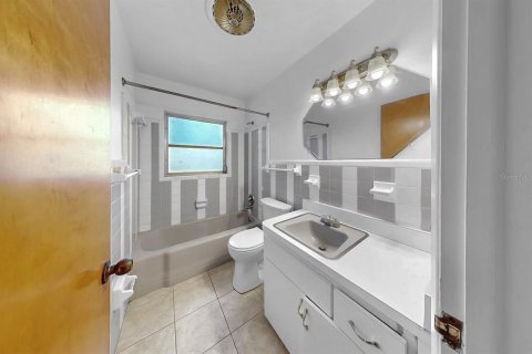 House in Dunedin, Florida 4 bedrooms, 215.81 sq.m. № 1909003 - photo 21