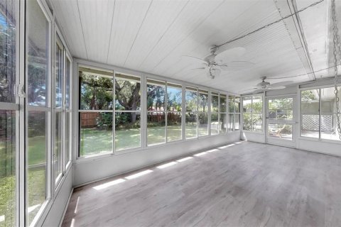 House in Dunedin, Florida 4 bedrooms, 215.81 sq.m. № 1909003 - photo 23