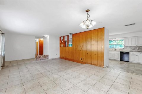House in Dunedin, Florida 4 bedrooms, 215.81 sq.m. № 1909003 - photo 7