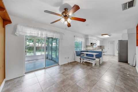 House in Dunedin, Florida 4 bedrooms, 215.81 sq.m. № 1909003 - photo 13