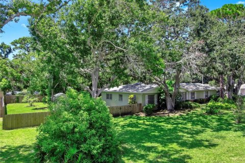 House in Dunedin, Florida 4 bedrooms, 215.81 sq.m. № 1909003 - photo 3